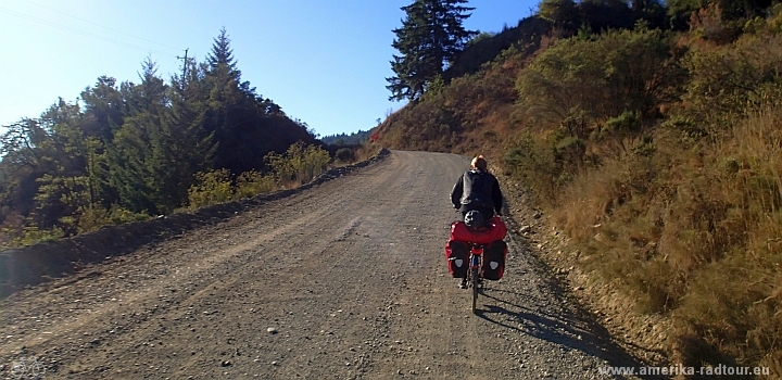 Mit dem Fahrrad über Mattole Road von der Loast Cost zu den Redwoods