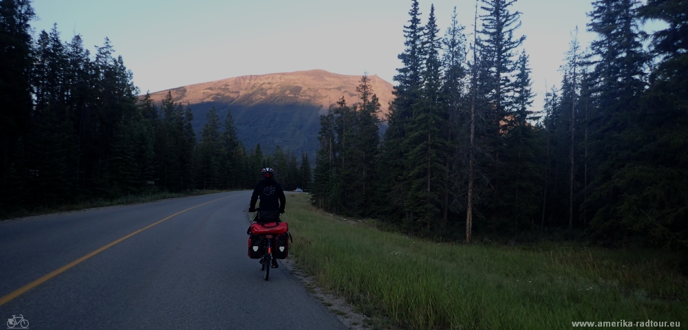 Con la bicicleta de Jasper a Columbia Icefield. Trayecto sobre el Icefields Parkway.