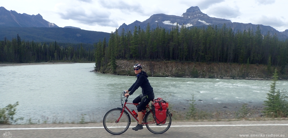 Mit dem Fahrrad von Jasper nach Columbia Icefield. Radtour über den Icefields Parkway.