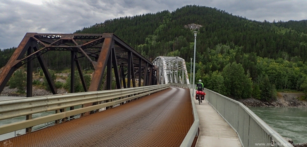 Mit dem Fahrrad von Smithers nach Whitehorse. Radtour über den Yellowhead Highway und Cassiar Highway. Etappe Smithers - New Hazelton. Old Skeena Bridge. 