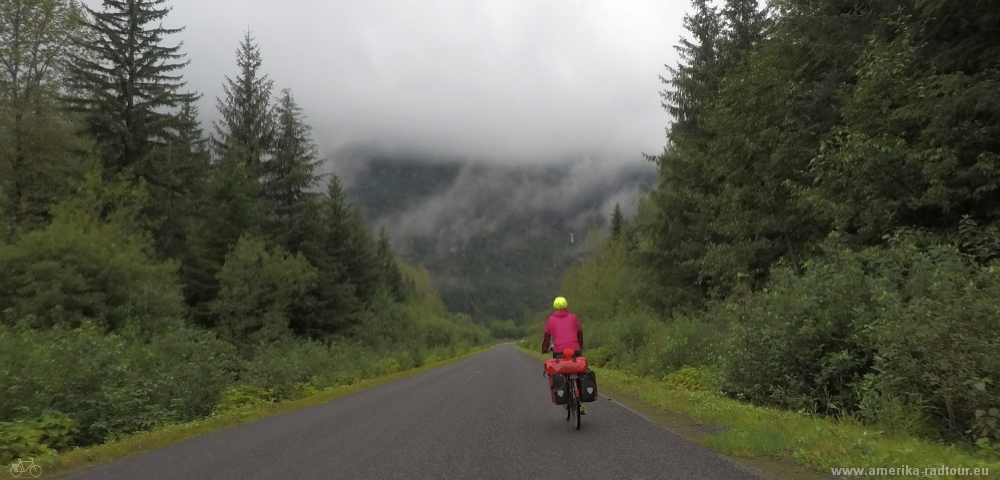 British Columbia and Yukon by bicycle: Cycling the Cassiar Highway northbound. Stage Stewart to Meziadin Junction.  