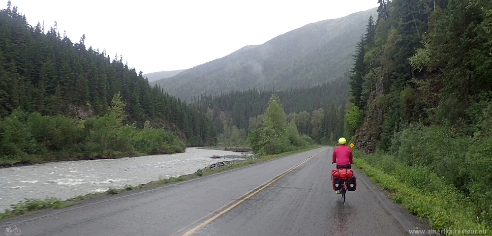 British Columbia and Yukon by bicycle: Cycling the Cassiar Highway northbound. Stage Bell2 Lodge to Kinaskan Lake. 