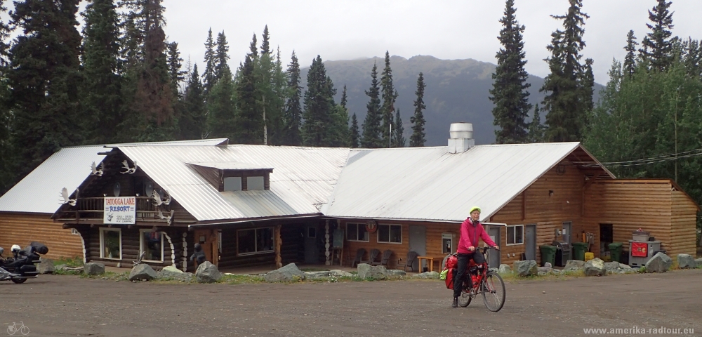 British Columbia and Yukon by bicycle: Cycling the Cassiar Highway northbound. Stage from Kinaskan Lake to Red Goat Lodge.  