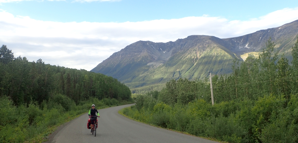 British Columbia and Yukon by bicycle: Cycling the Cassiar Highway northbound. Stage from Red Goat Lodge (Eddontenajon Lake) to Dease Lake.  