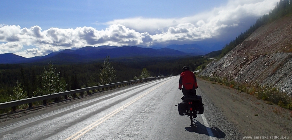 Mit dem Fahrrad von Smithers nach Whitehorse. Radtour über den Yellowhead Highway, Cassiar Highway und Alaska Highway. Etappe Nugget City - Rancheria entlang des Alaska Highways 