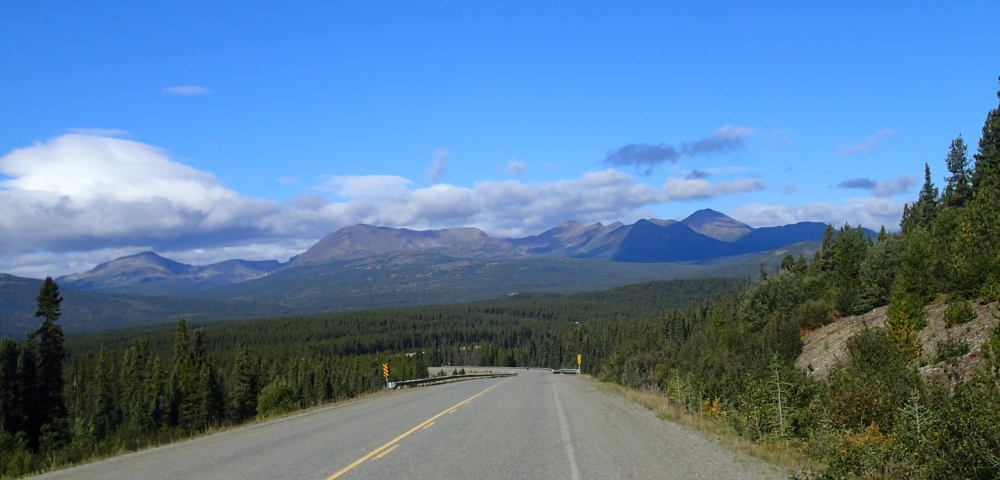 British Columbia and Yukon by bicycle: Cycling the Cassiar Highway and Alaska Highway northbound. Stage from Rancheria to Morley Lake.   