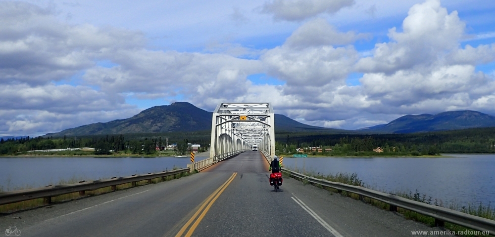 Nisutlin Bay Bridge. Mit dem Fahrrad über den Alaska Highway. Etappe Morley Lake - Johnsons Crossing.  