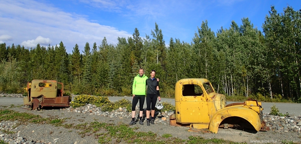 British Columbia and Yukon by bicycle: Cycling the Cassiar Highway and Alaska Highway northbound. Stage from Morley Lake up to Johnsons Crossing.   