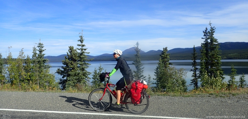 Mit dem Fahrrad über den Alaska Highway. Etappe Morley Lake - Johnsons Crossing.   