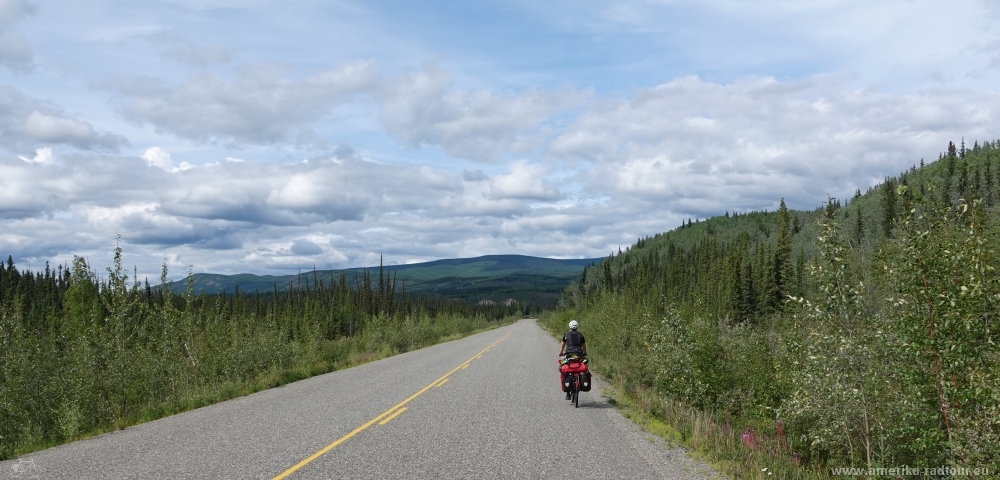 Mit dem Fahrrad über den Klondike Highway. Etappe Whitehorse - Fox Lake.  