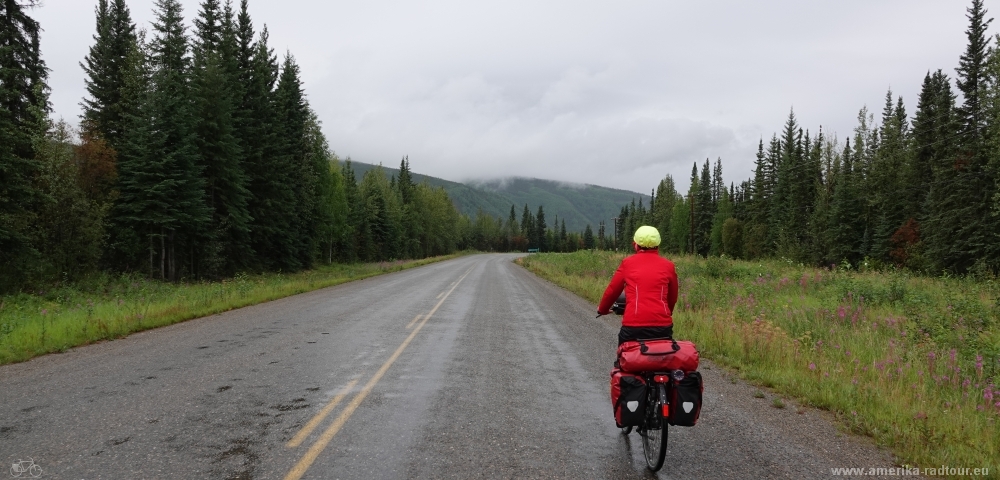 Mit dem Fahrrad von Whitehorse nach Dawson City, Klondike Highway. 