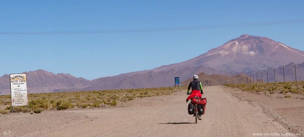 Pedaleando por el altiplano argentino por la Ruta 40 desde Susques hasta Pastos Chicos. 