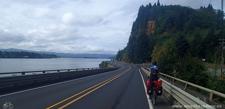 Cycling from Castle Rock to Astoria. Pacific coast Vancouver - San Francisco on a bicycle
