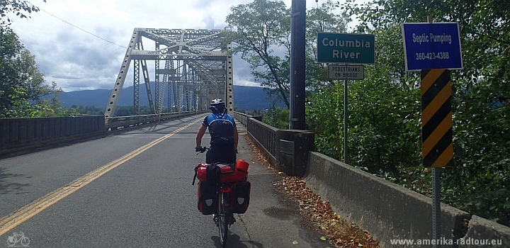 Cycling from Castle Rock to Astoria. Pacific coast Vancouver - San Francisco on a bicycle
