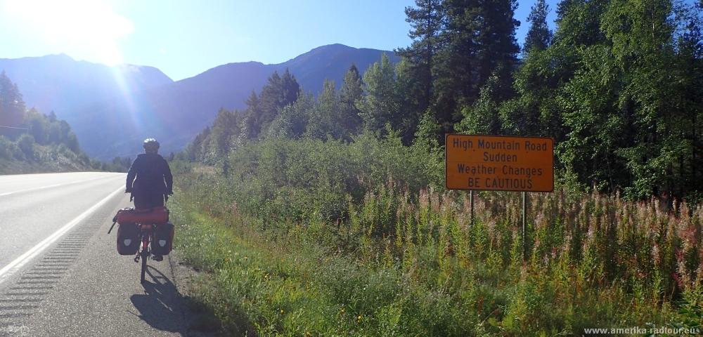 un paseo en bicicleta de Tete Jaune Cache a  Jasper. Yellowhead Highway en bicicleta.