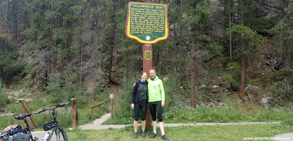 Mit dem Fahrrad über den Yellowhead Pass.