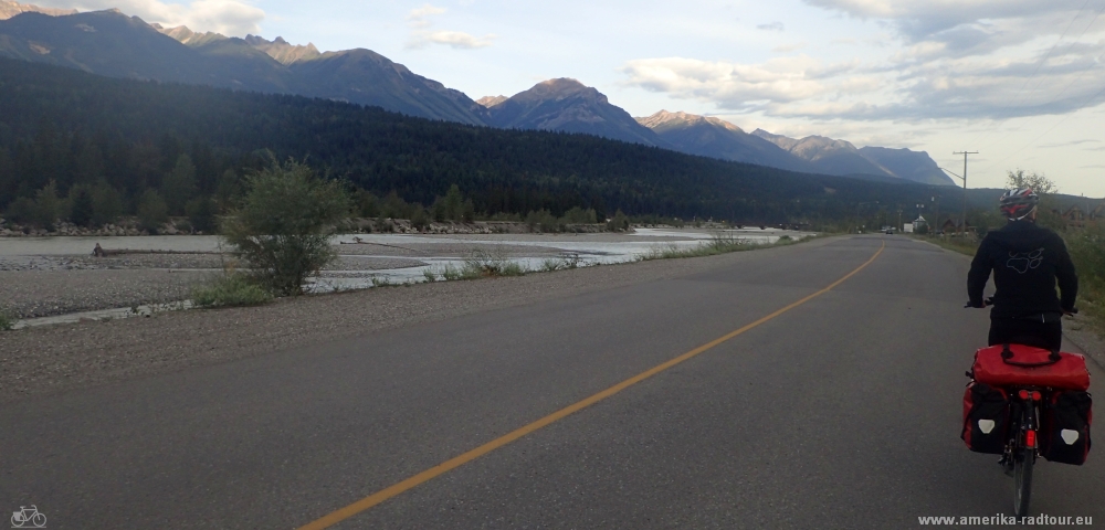 Con la bicicleta de Golden a Rogers. Trayecto sobre la autopista Trans Canada.