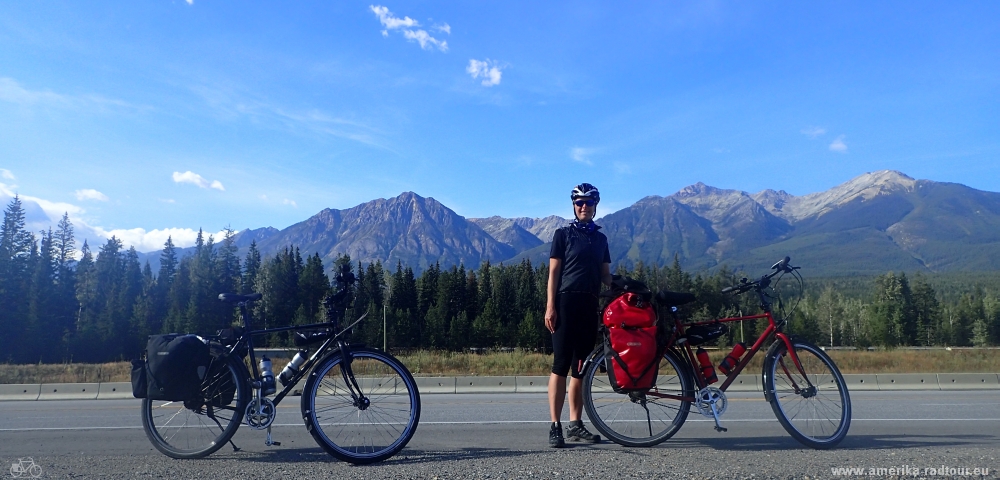 Con la bicicleta de Golden a Rogers. Trayecto sobre la autopista Trans Canada.