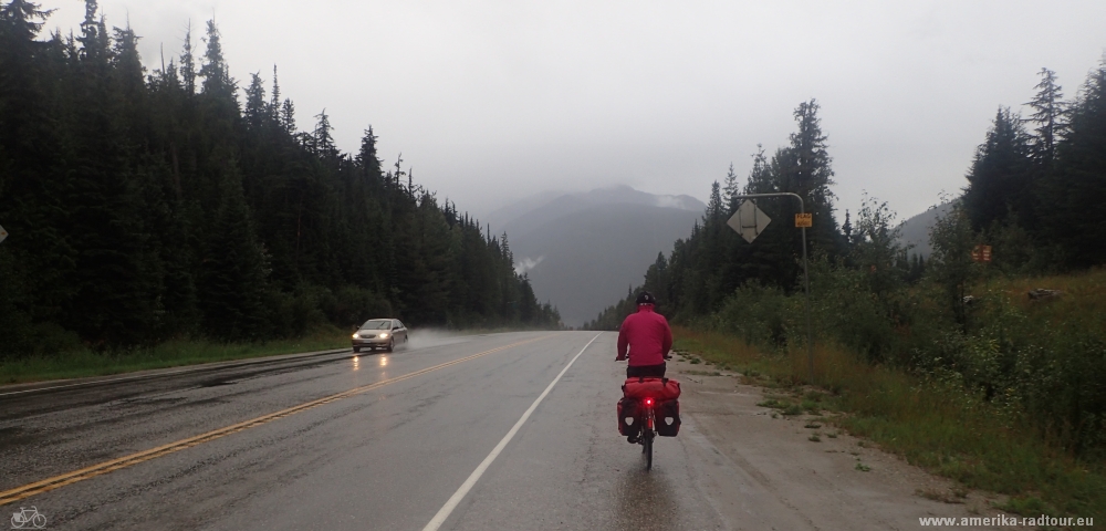 Con la bicicleta de Rogers a Revelstoke. Trayecto sobre la autopista Trans Canada.