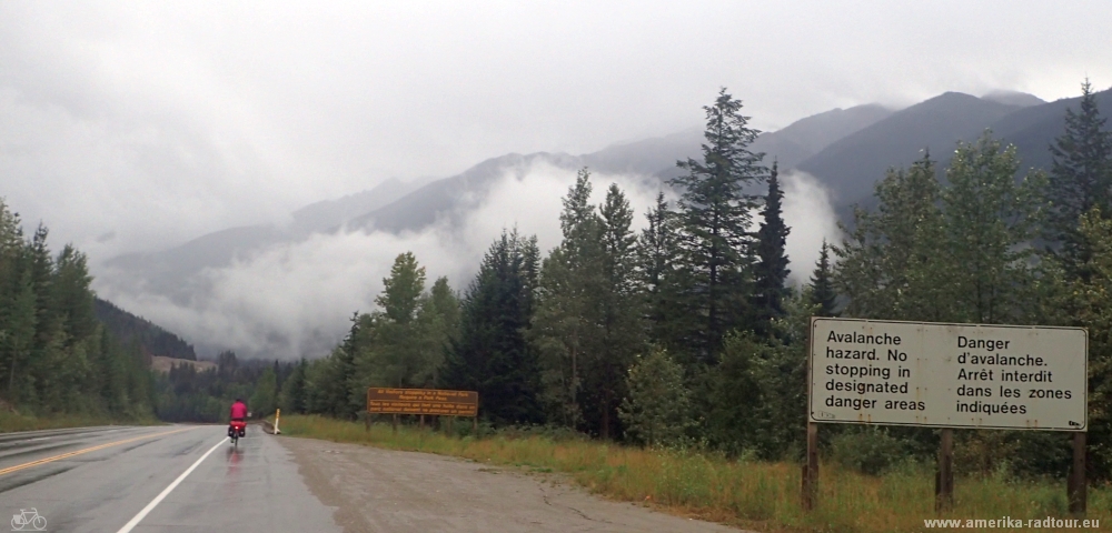 Mit dem Fahrrad von Rogers nach Revelstoke. Radtour über den Trans Canada Highway.