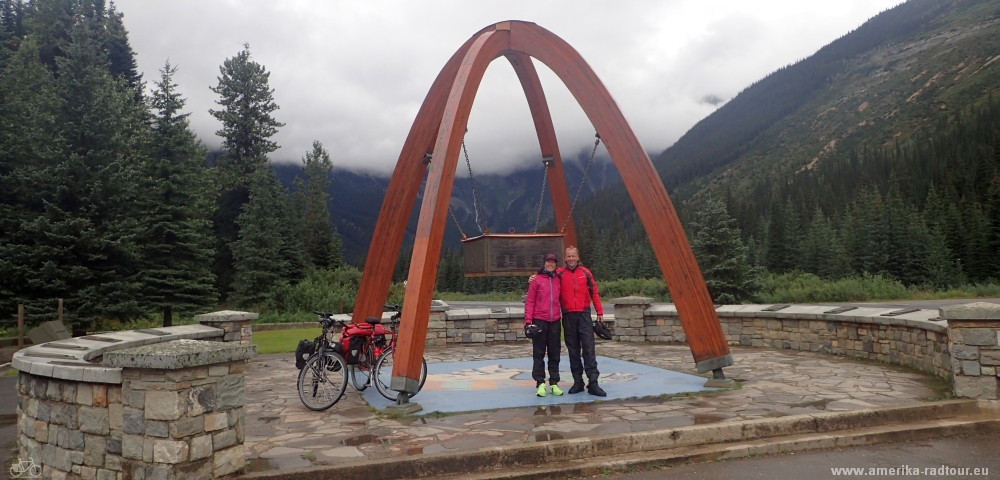 Mit dem Fahrrad von Rogers nach Revelstoke. Radtour über den Trans Canada Highway.