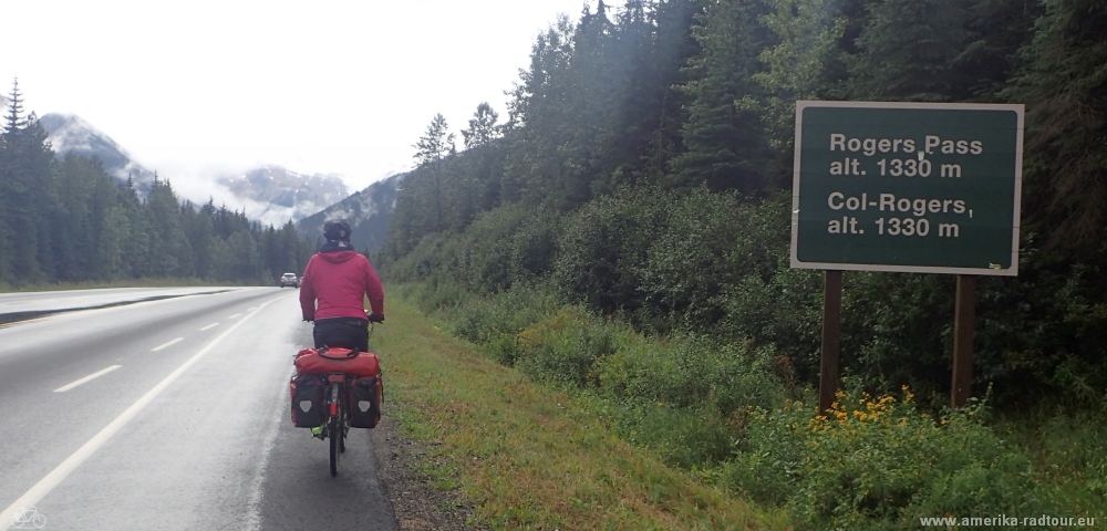 Mit dem Fahrrad von Rogers nach Revelstoke. Radtour über den Trans Canada Highway.