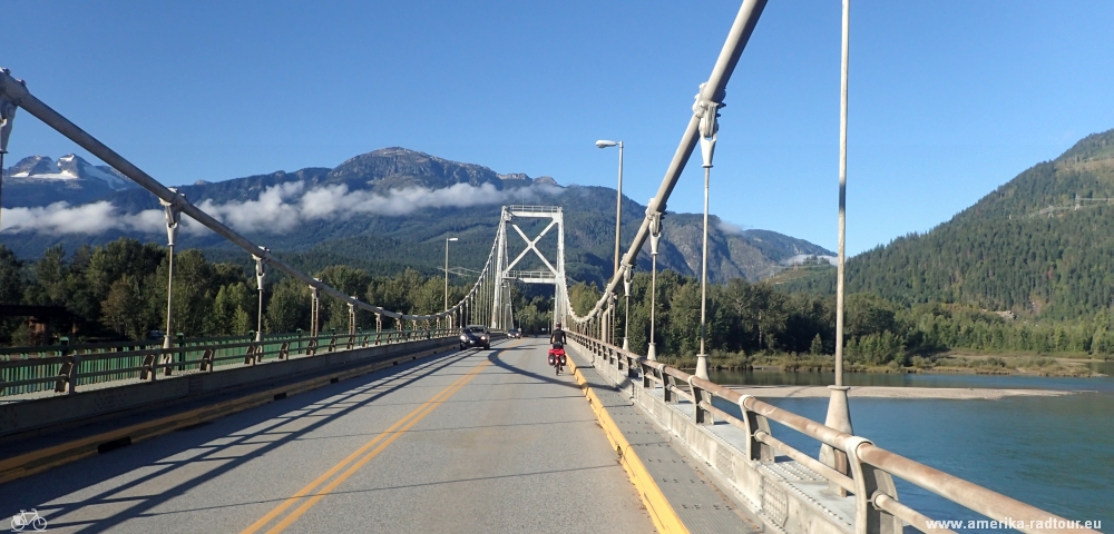 Mit dem Fahrrad von Revelstoke nach Salmon Arm. Radtour über den Trans Canada Highway. 