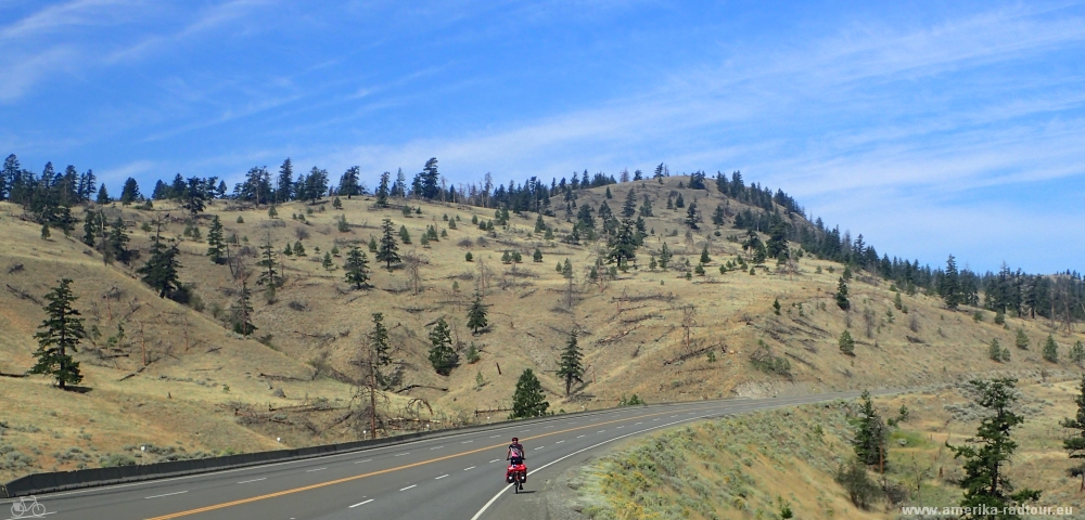 Con la bicicleta desde Kamloops a Cache Creek. Trayecto sobre la autopista Trans Canada. 