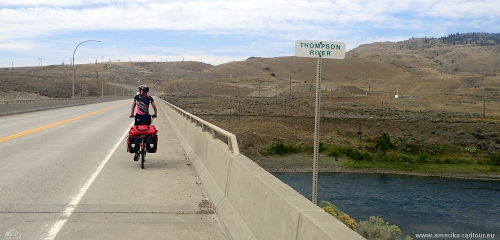 Mit dem Fahrrad von Kamloops nach Cache Creek. Radtour über den Trans Canada Highway.
