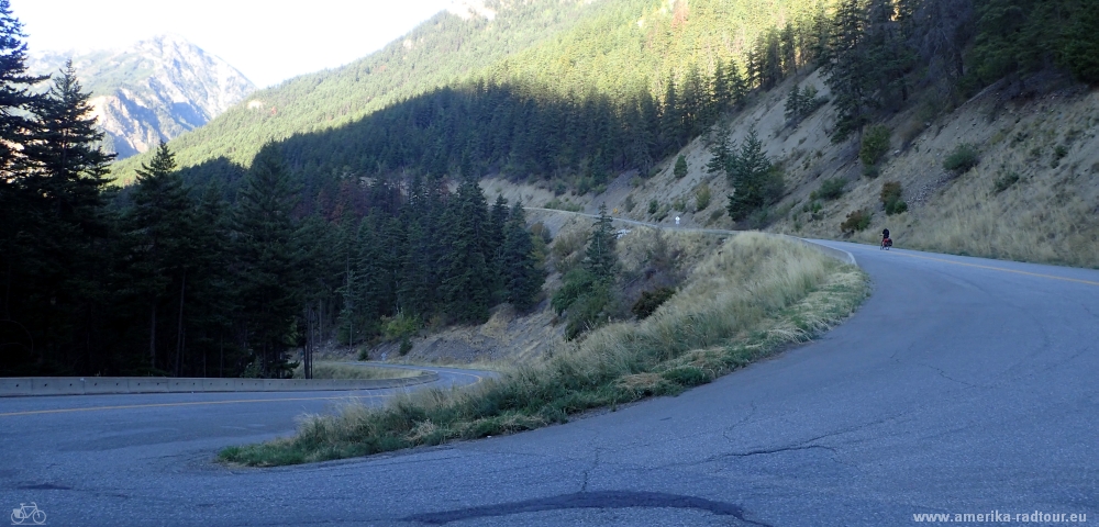 Con la bicicleta desde Lillooet a Pamberton. Trayecto sobre la autopista99. 