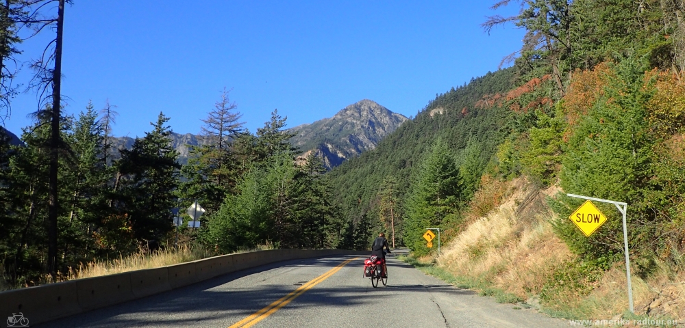 Con la bicicleta desde Lillooet a Pamberton. Trayecto sobre la autopista99. 