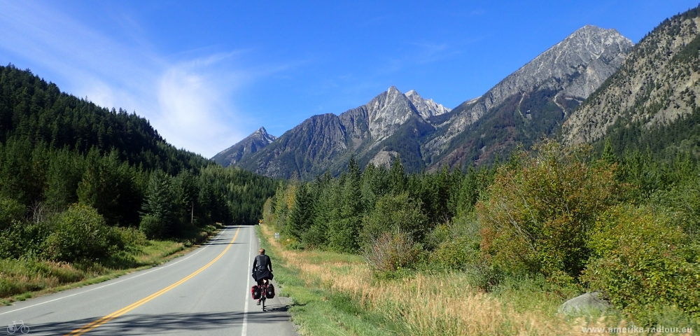 Con la bicicleta desde Lillooet a Pamberton. Trayecto sobre la autopista99. 