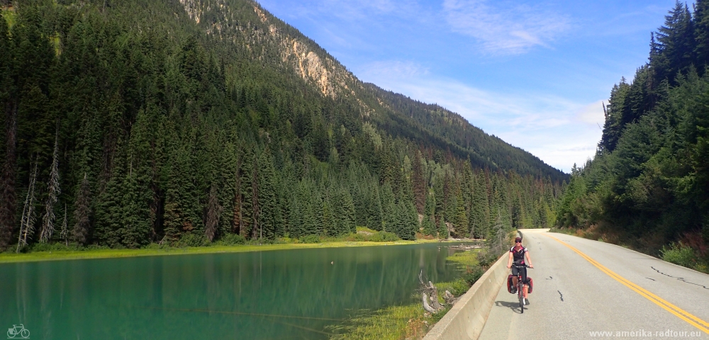 Con la bicicleta desde Lillooet a Pamberton. Trayecto sobre la autopista99. 