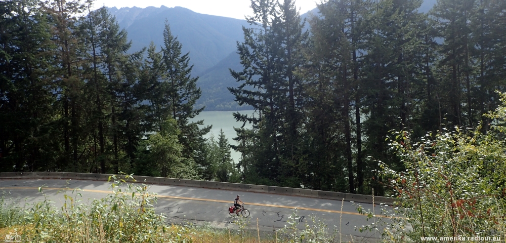 Con la bicicleta desde Lillooet a Pamberton. Trayecto sobre la autopista99. 