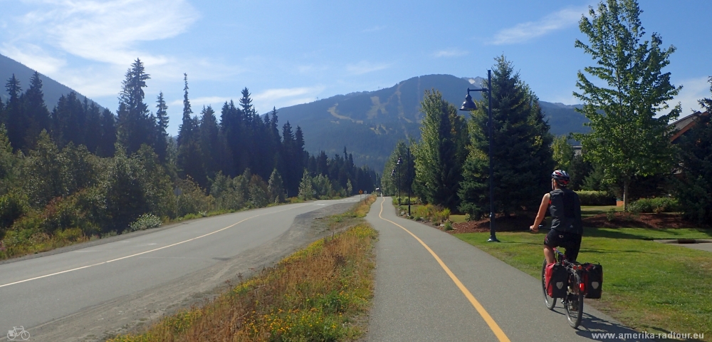 Con la bicicleta desde Pemberton a Whistler. Trayecto sobre autopista mar a cielo / autopista99 highway99. 