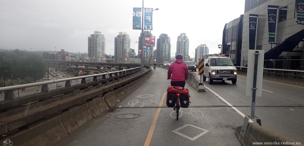 Con la bicicleta desde Squamish a Vancouver. Trayecto sobre la autopista del mar al cielo /autopista99. 