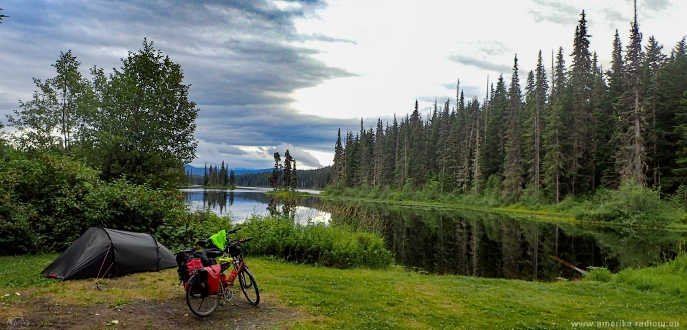 British Columbia and Yukon by bicycle: stage 03/2017 from New Aiyansh / Gitlaxt'aamiks to Jigsaw Lake (and Mezadin Junction)  via Nisga'a Highway and Cassiar Highway. Camping at Jigsaw Lake 