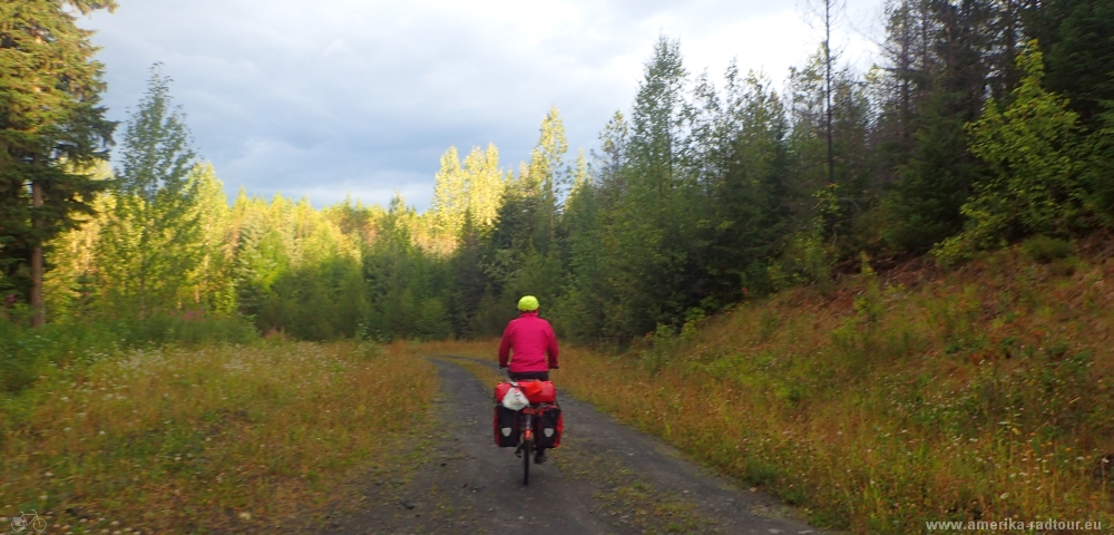 British Columbia and Yukon by bicycle: Cycling the Cassiar Highway from Jigsaw Lake to Meziadin Junction an Stewart. 