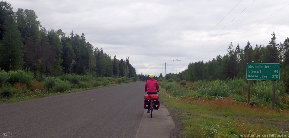 British Columbia and Yukon by bicycle: Cycling the Cassiar Highway from Jigsaw Lake to Meziadin Junction an Stewart.  