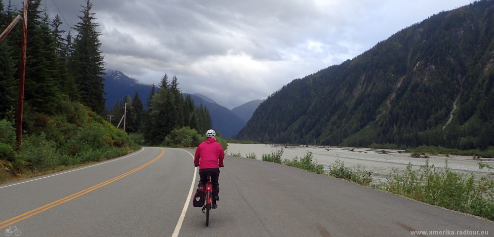 Mit dem Fahrrad von Smithers nach Whitehorse. Radtour über den Yellowhead Highway und Cassiar Highway. Etappe Smithers - New Hazelton. Old Skeena Bridge. 