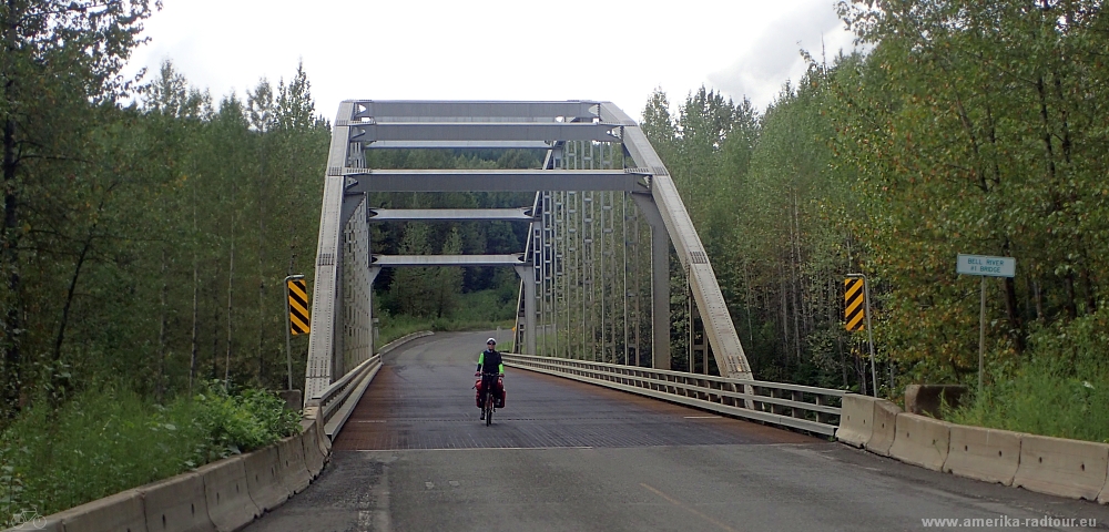 Mit dem Fahrrad über den Cassiar Highway. Etappe Meziadin Junction - Bell2 Lodge.  