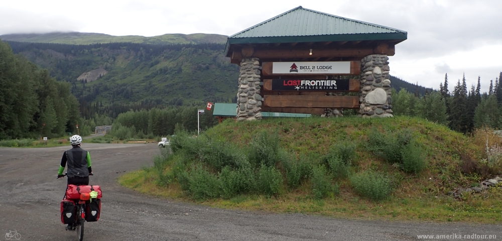 British Columbia and Yukon by bicycle: Cycling the Cassiar Highway northbound. Stage Meziadin Junction - Bell2 Lodge. 