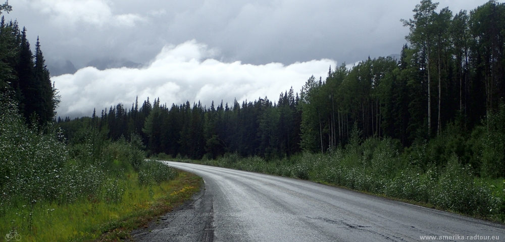 Mit dem Fahrrad über den Cassiar Highway. Etappe Bell2 Lodge - Kinaskan Lake. 