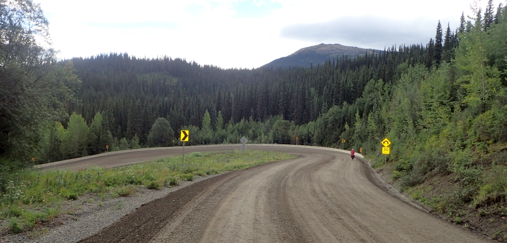 Radtour über den Cassiar Highway: Mit dem Fahrrad von der Red Goat Lodge nach Dease Lake. 