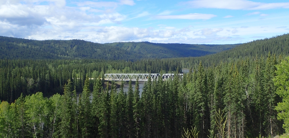 British Columbia and Yukon by bicycle: Cycling the Cassiar Highway northbound. Stage from Red Goat Lodge (Eddontenajon Lake) to Dease Lake.  