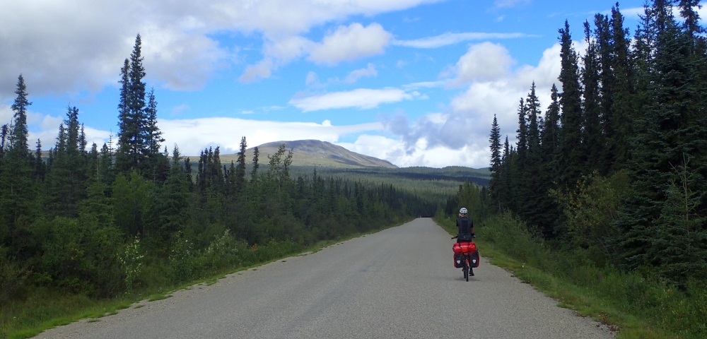 Radtour über den Cassiar Highway: Mit dem Fahrrad von der Red Goat Lodge nach Dease Lake. 