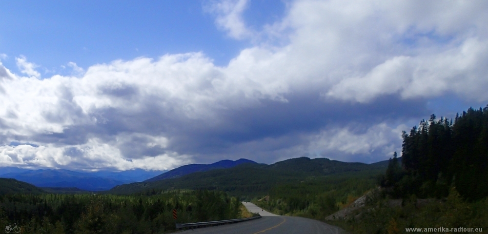 British Columbia and Yukon by bicycle: Cycling the Cassiar Highway and Alaska Highway northbound. Stage from Nugget City to Rancheria. 