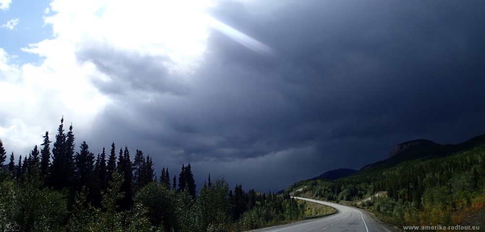 British Columbia and Yukon by bicycle: Cycling the Cassiar Highway and Alaska Highway northbound. Stage from Nugget City to Rancheria. 