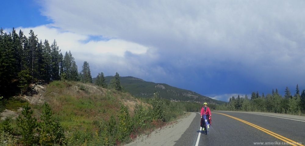 Mit dem Fahrrad von Smithers nach Whitehorse. Radtour über den Yellowhead Highway, Cassiar Highway und Alaska Highway. Etappe Nugget City - Rancheria entlang des Alaska Highways 