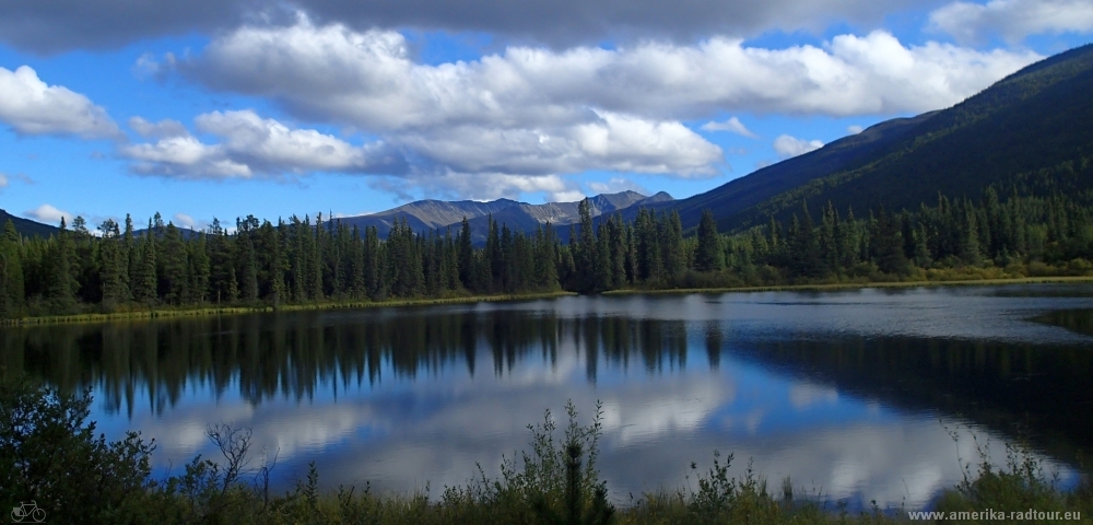 British Columbia and Yukon by bicycle: Cycling the Cassiar Highway and Alaska Highway northbound. Stage from Nugget City to Rancheria. 